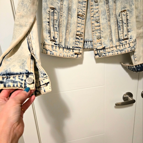 Gentle used ladies denim jacket size XS 😍 - Picture 4 of 6